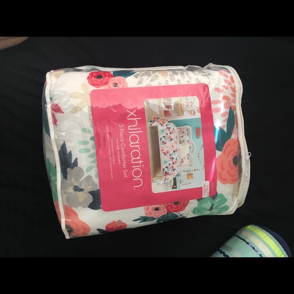 Xhilaration Bedding New White Floral Queen Comforter Set Poshmark